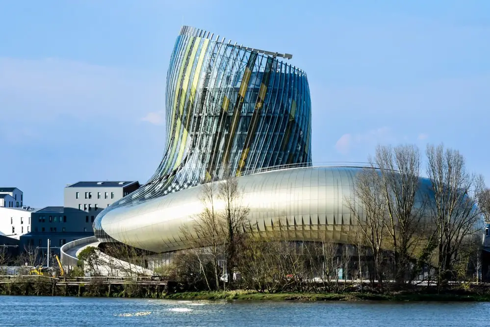 La Cité du Vin à Bordeaux accueille plus de 2,5 millions de visiteurs ...